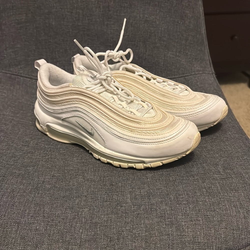 Nike airmax 97
Size 8.5
worn
good condition 
all white